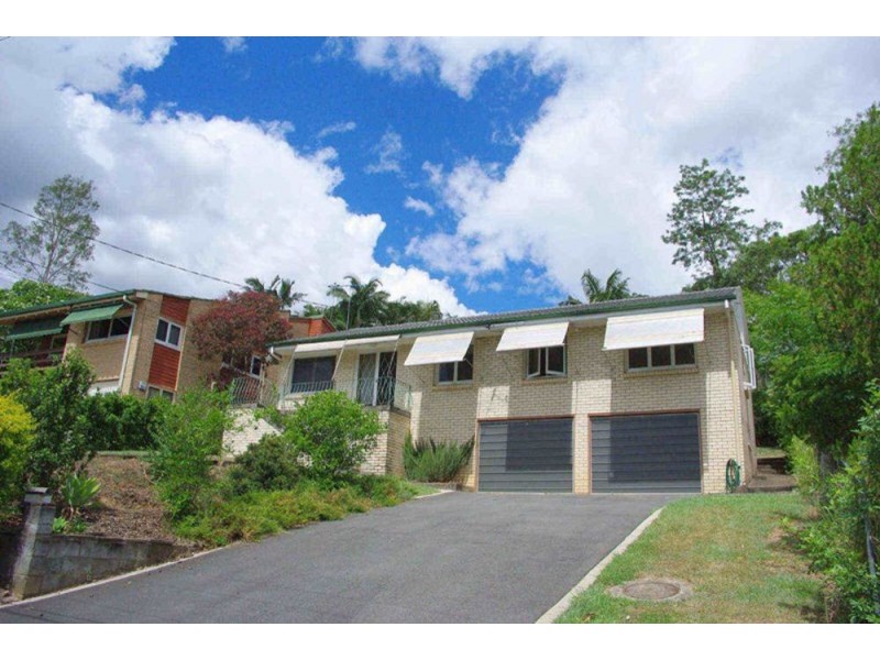 7 Dumbarton Drive, Kenmore QLD 4069