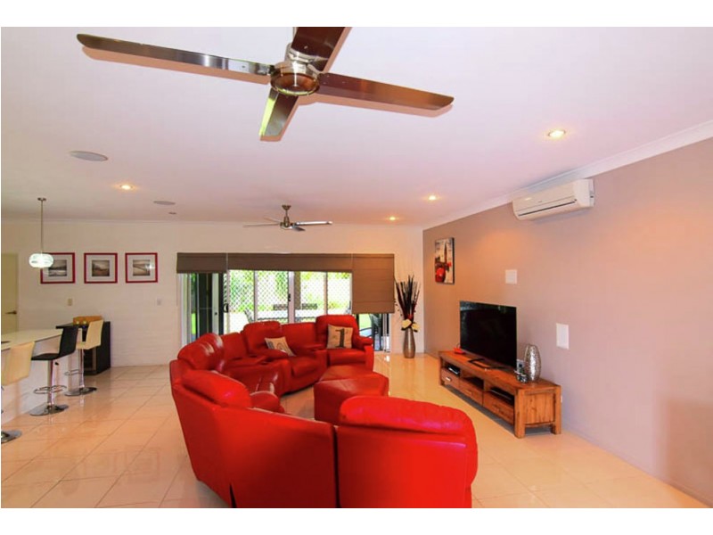 15 Stacey Close, Moggill QLD 4070
