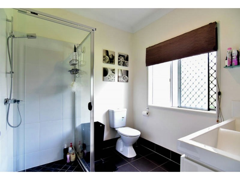 15 Stacey Close, Moggill QLD 4070