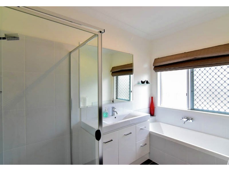 15 Stacey Close, Moggill QLD 4070