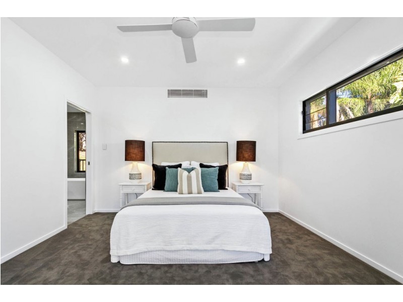 33 Joynt Street, Hamilton QLD 4007