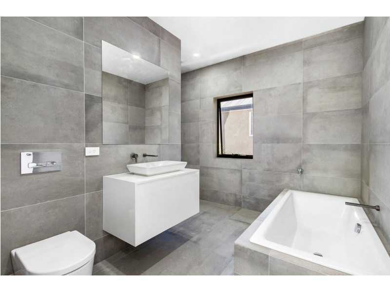 33 Joynt Street, Hamilton QLD 4007