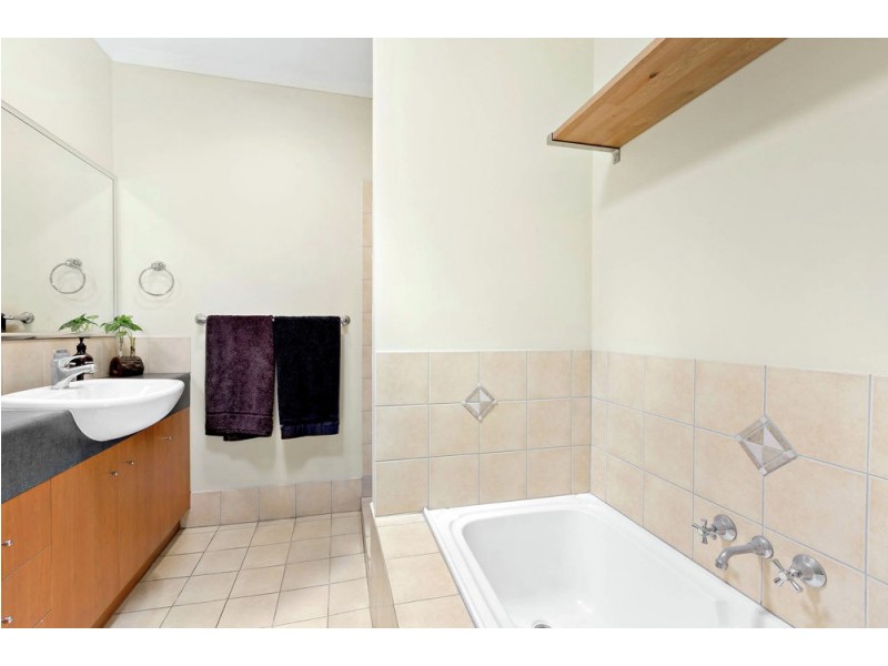 33 Kingsbury Street, Norman Park QLD 4170