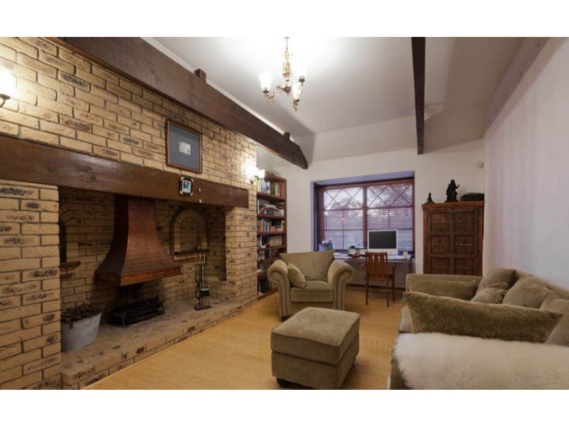 23 Mirbelia Street, Kenmore Hills QLD 4069