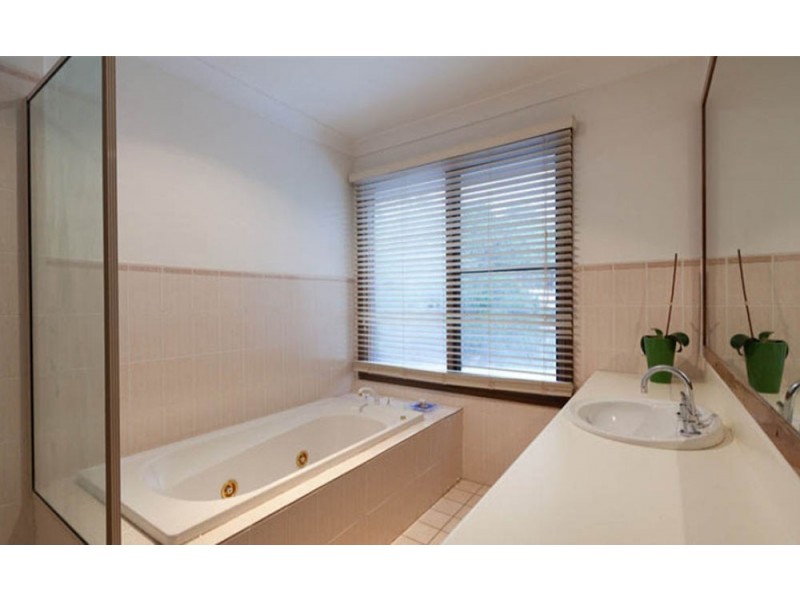 23 Mirbelia Street, Kenmore Hills QLD 4069