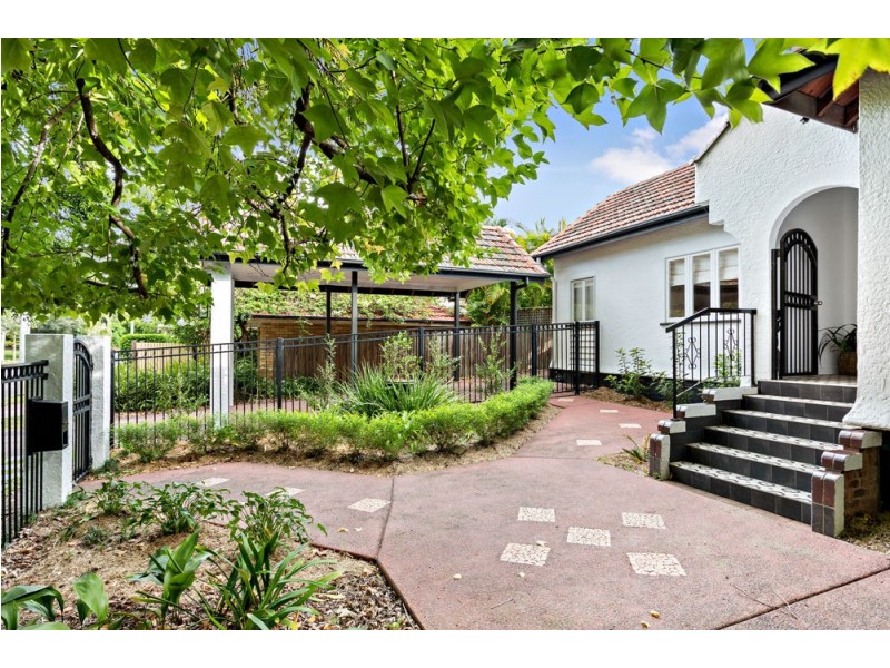 11 Royal Parade, Ashgrove QLD 4060