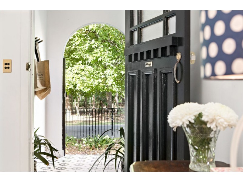 11 Royal Parade, Ashgrove QLD 4060