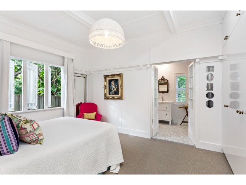 11 Royal Parade, Ashgrove QLD 4060