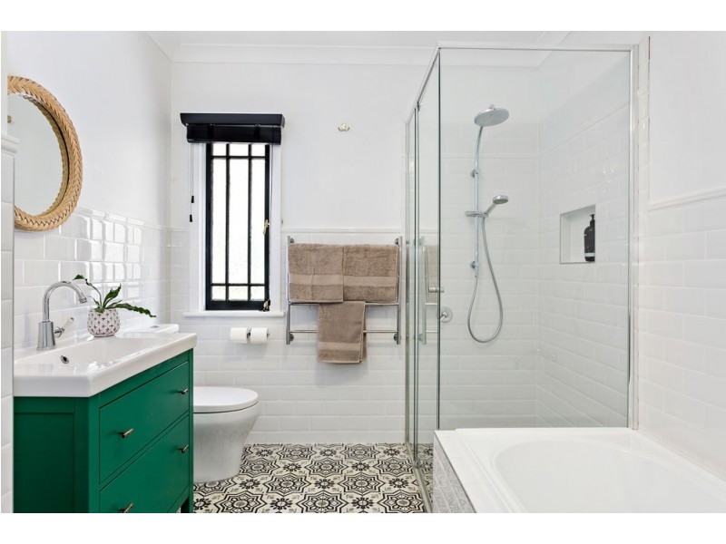 11 Royal Parade, Ashgrove QLD 4060