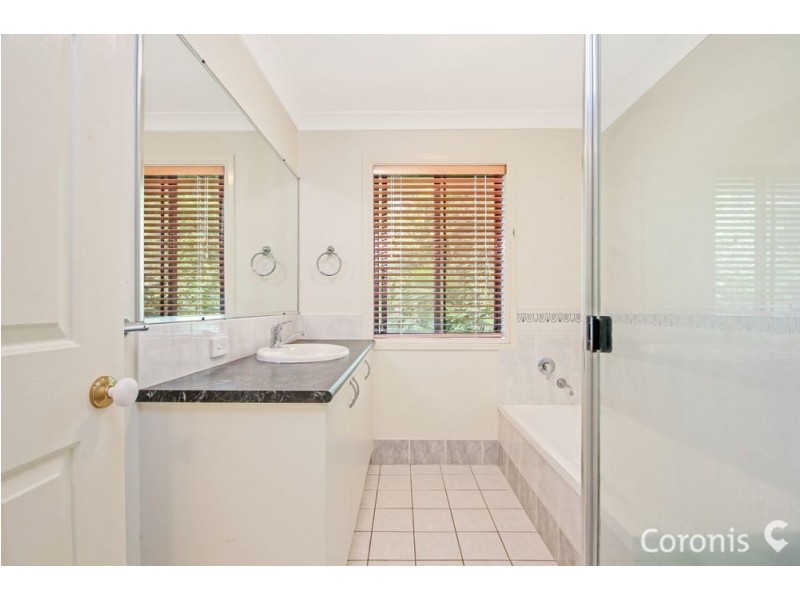 19 Treetop Close, Chapel Hill QLD 4069