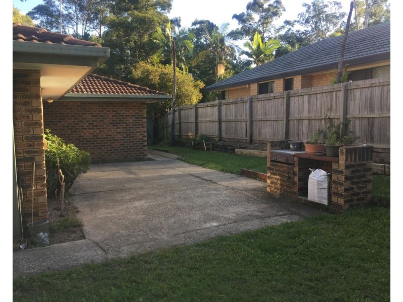 11 Chatburn Street, Chapel Hill QLD 4069