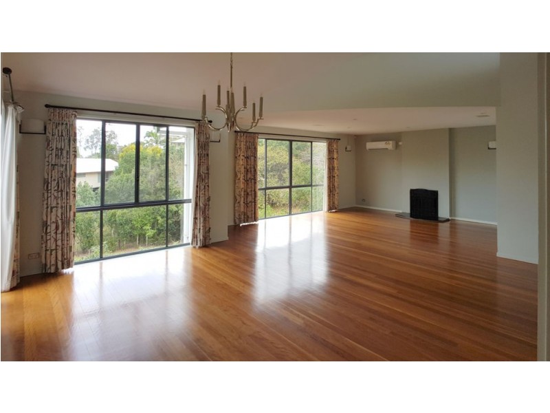 19 Kulki Place, Chapel Hill QLD 4069