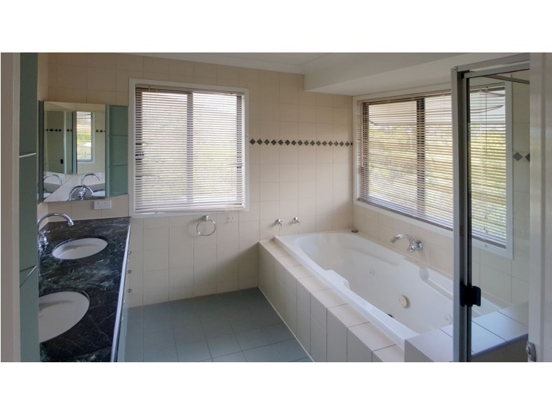 19 Kulki Place, Chapel Hill QLD 4069