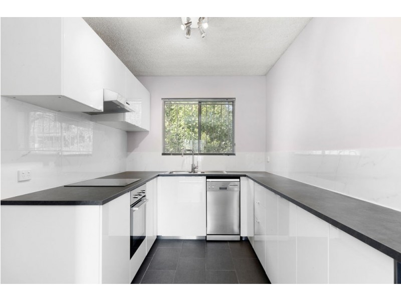 2/10 Stopford Street, Wooloowin QLD 4030