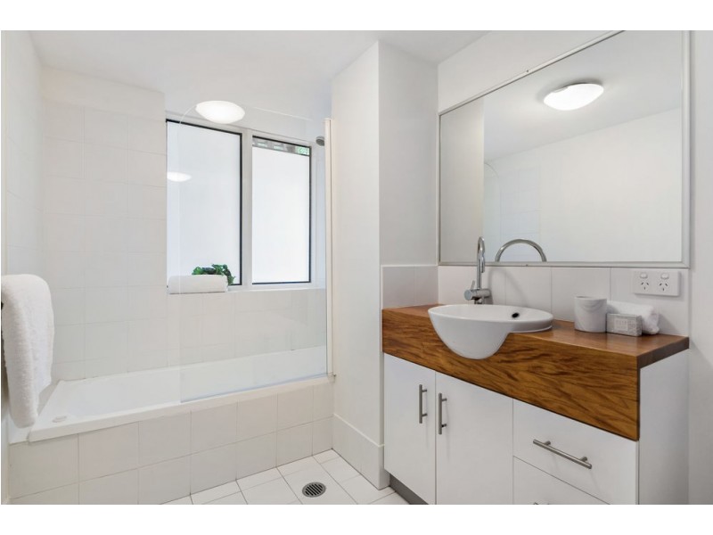 2/8 Botany Street, Clayfield QLD 4011