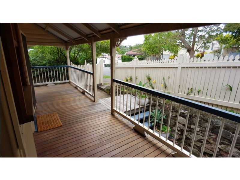 9 Broadway St, Red Hill QLD 4059