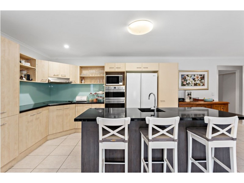 3 Kensington Circuit, Brookfield QLD 4069