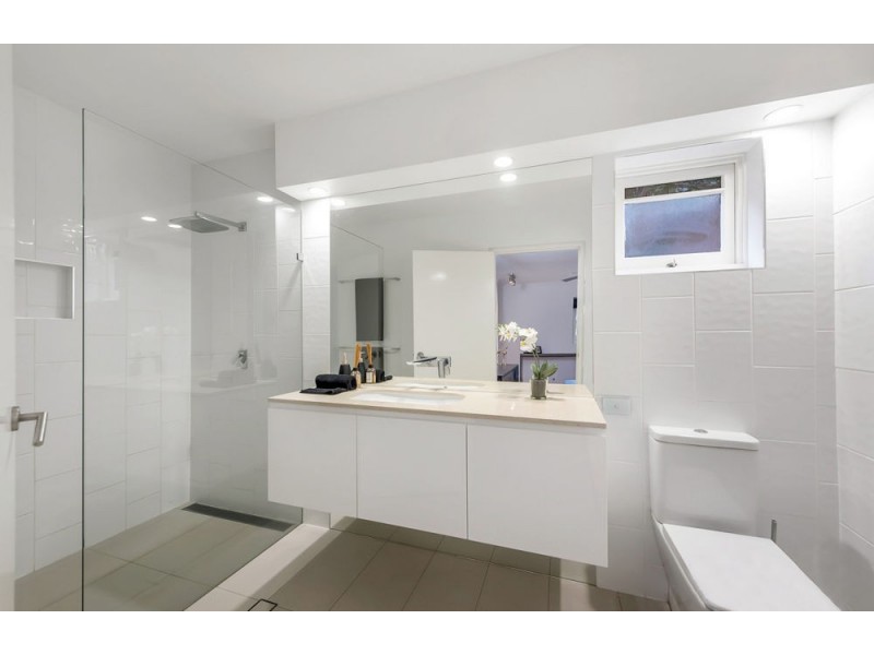 245 Stanley Terrace, Taringa QLD 4068