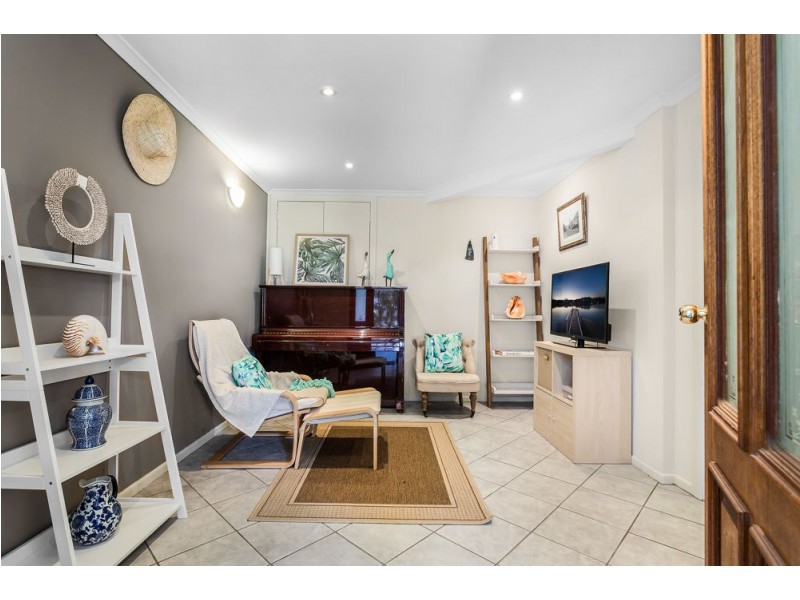 2 Bernarra Street, The Gap QLD 4061