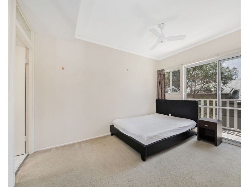 1/104 Carmody Road, St Lucia QLD 4067