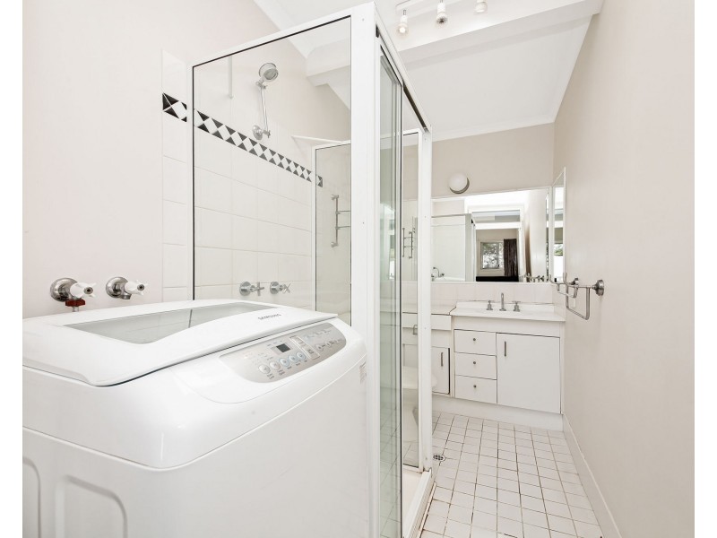 1/104 Carmody Road, St Lucia QLD 4067