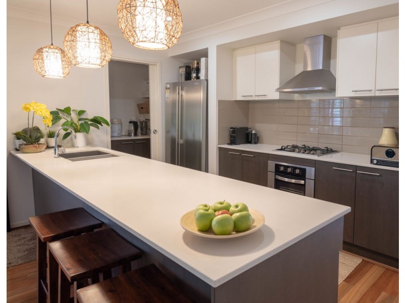 6 Ladbroke Street, Wakerley QLD 4154