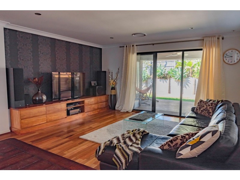 6 Ladbroke Street, Wakerley QLD 4154