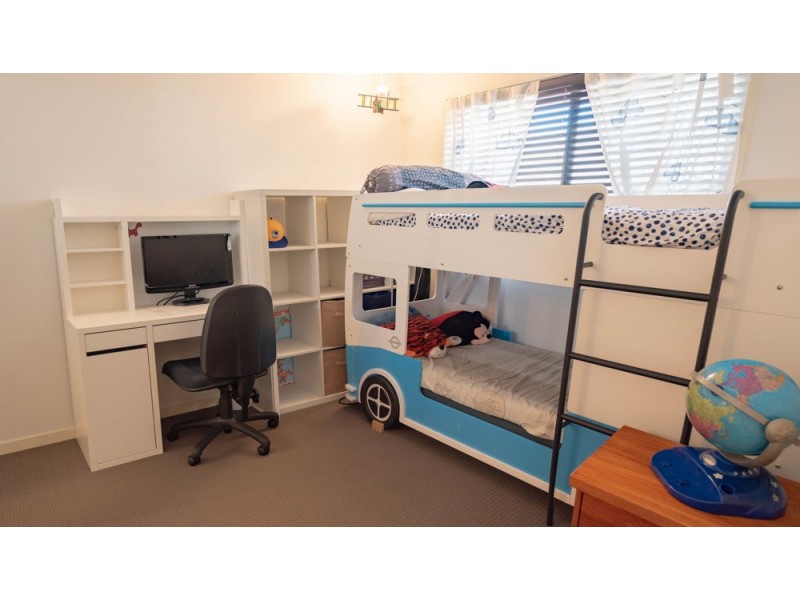 6 Ladbroke Street, Wakerley QLD 4154