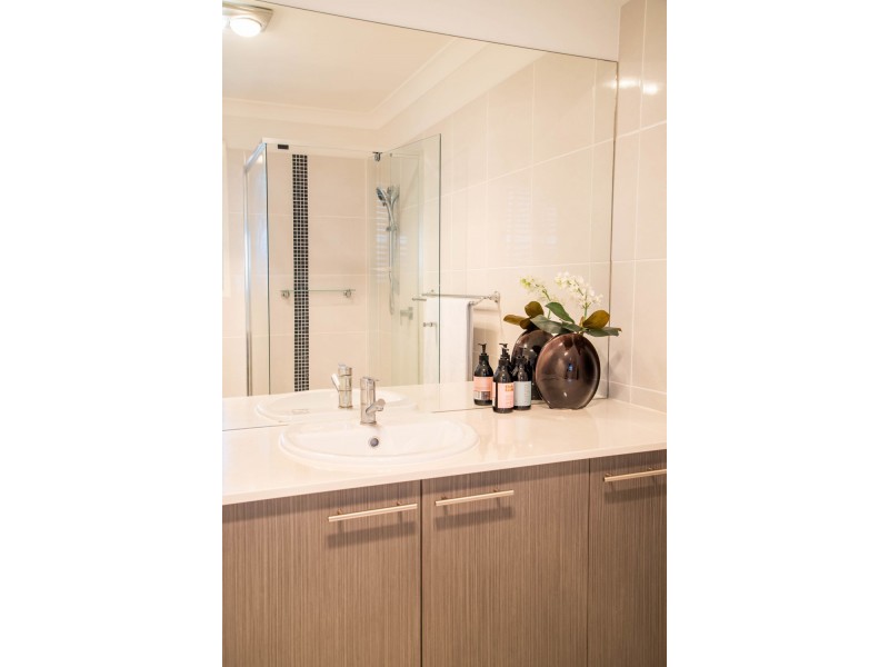 6 Ladbroke Street, Wakerley QLD 4154