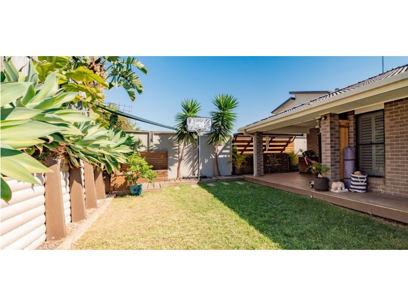 6 Ladbroke Street, Wakerley QLD 4154