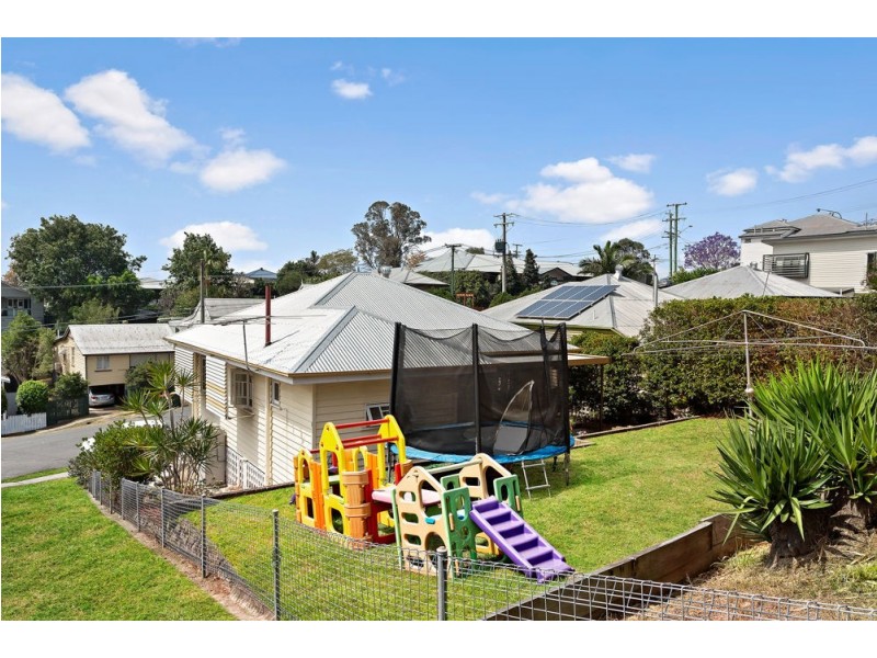 16 Coronation Street, Bardon QLD 4065