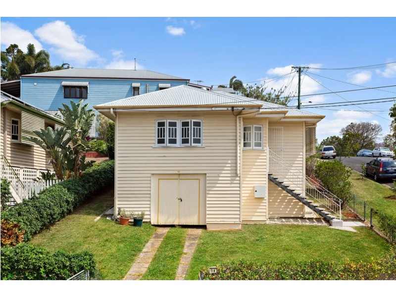 16 Coronation Street, Bardon QLD 4065