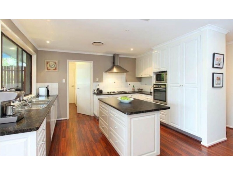 15 Morningview St, Chapel Hill QLD 4069