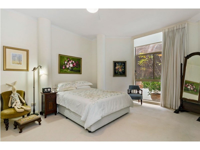 2/32 Tipuana Place, Bardon QLD 4065