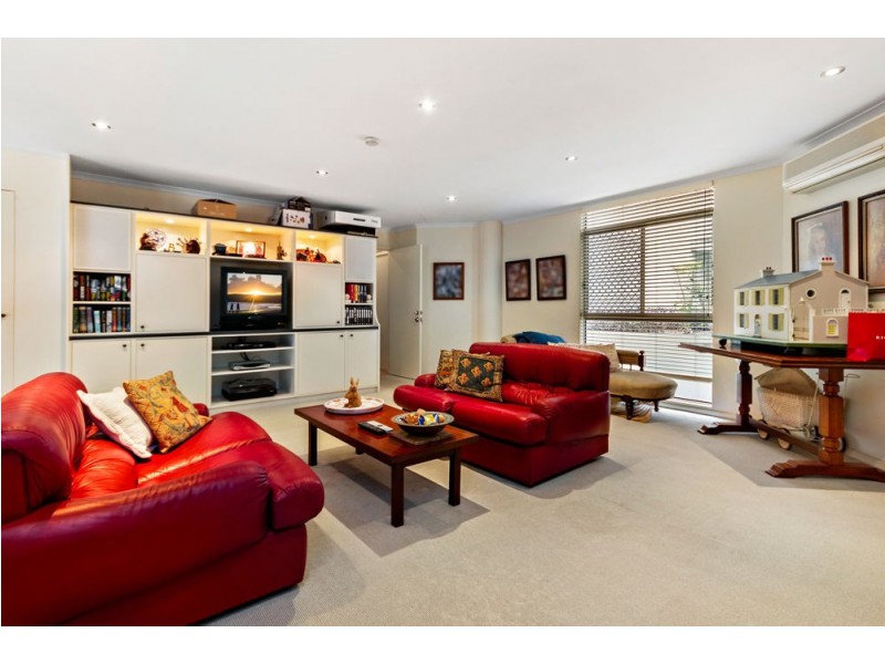 2/32 Tipuana Place, Bardon QLD 4065