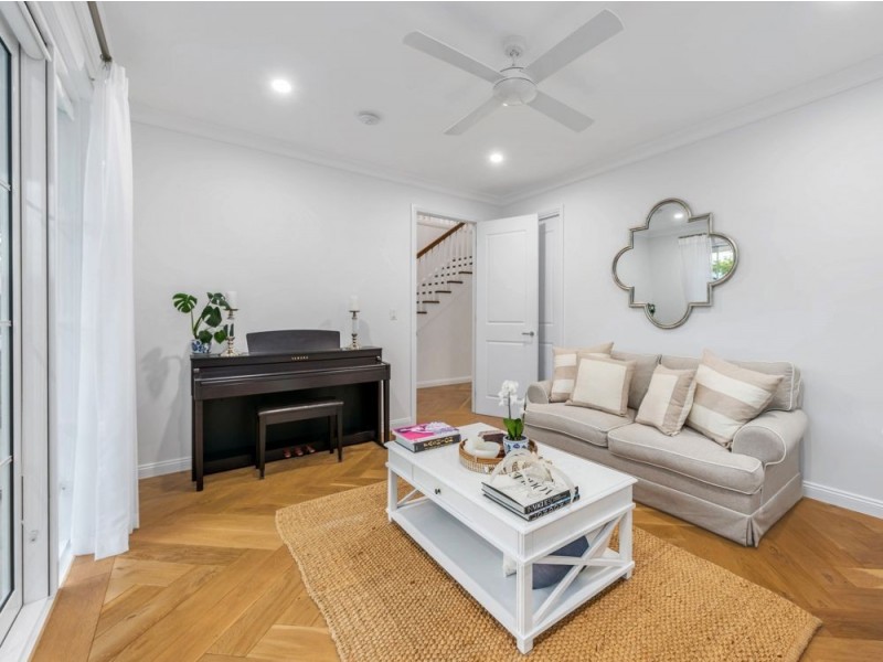 63 Sirius Street, Coorparoo QLD 4151