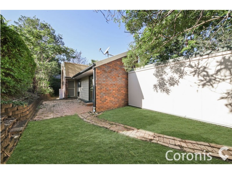 15 Wyndarra Streete, Kenmore QLD 4069