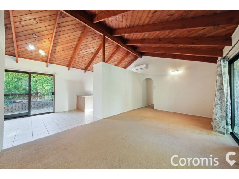 15 Wyndarra Streete, Kenmore QLD 4069