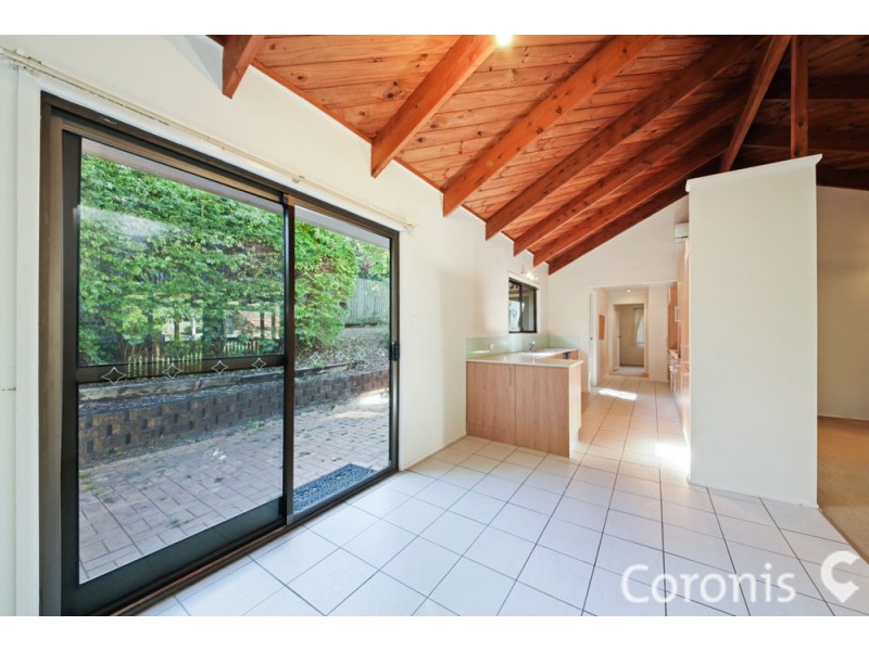 15 Wyndarra Streete, Kenmore QLD 4069
