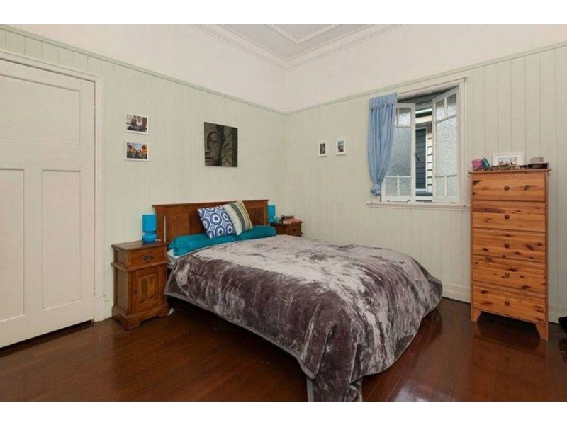 18 Overend Street, Norman Park QLD 4170