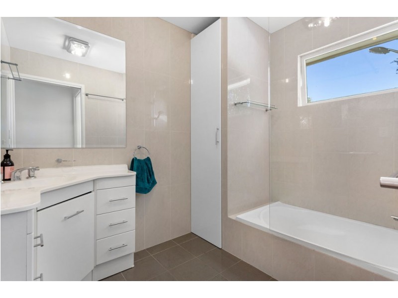 9 Bradnor Street, Carina QLD 4152