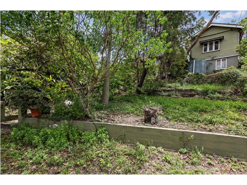 42 Grand Parade, Ashgrove QLD 4060