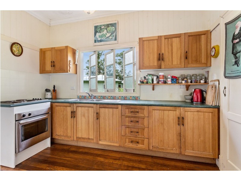 42 Grand Parade, Ashgrove QLD 4060