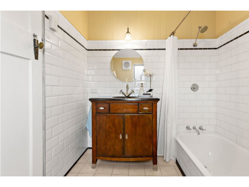 184 Ashgrove Avenue, Ashgrove QLD 4060