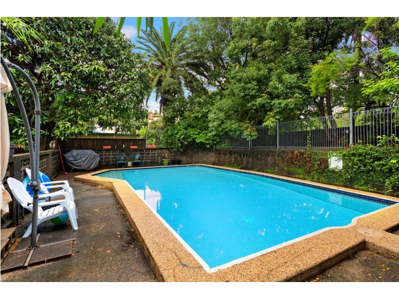 16 Aberleigh Road, Herston QLD 4006