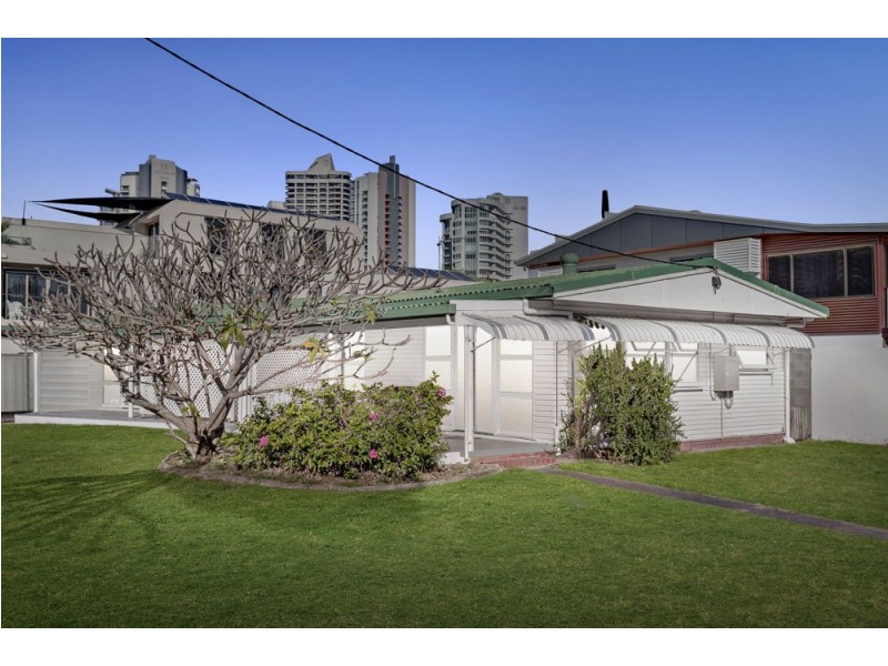 13 Rankin Parade, Main Beach QLD 4217