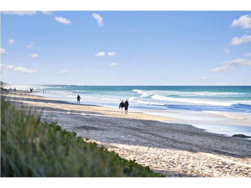 13 Rankin Parade, Main Beach QLD 4217