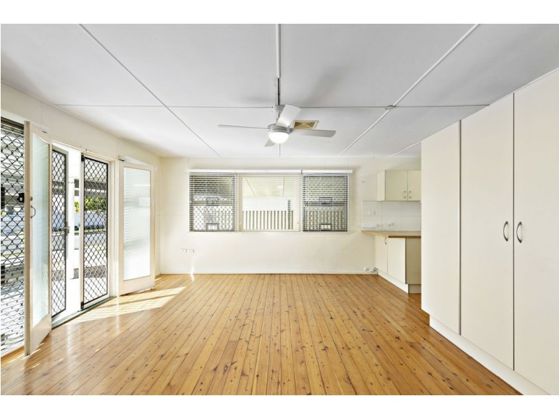 13 Rankin Parade, Main Beach QLD 4217