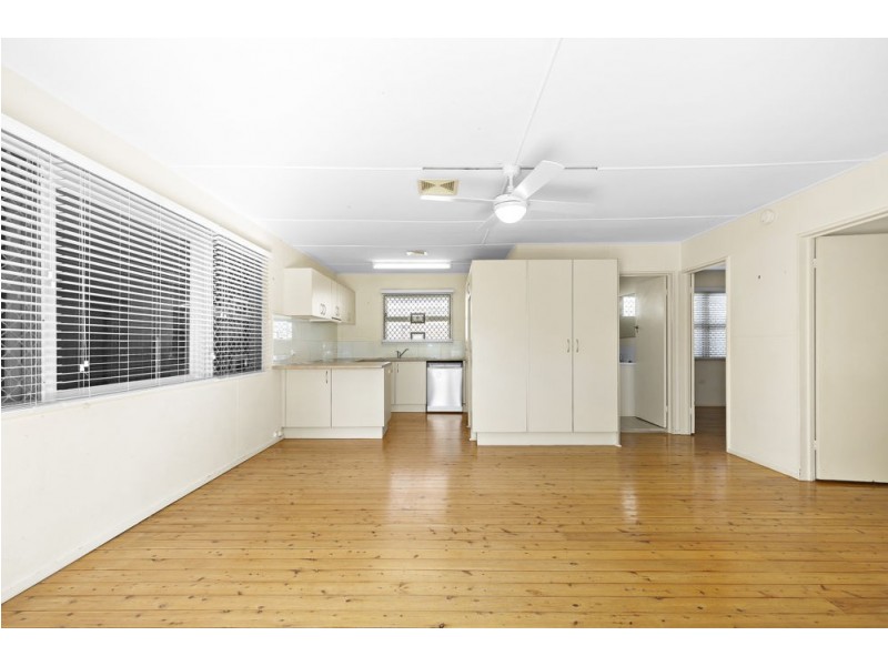 13 Rankin Parade, Main Beach QLD 4217