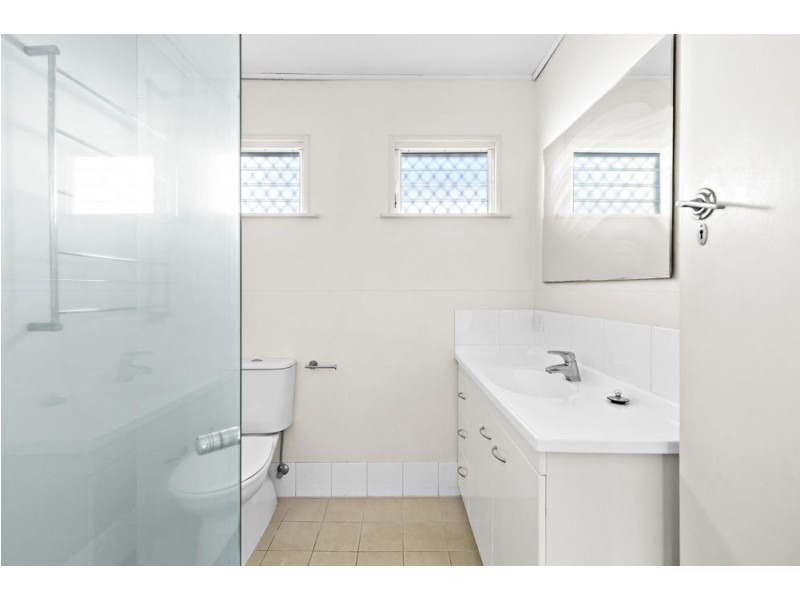 13 Rankin Parade, Main Beach QLD 4217